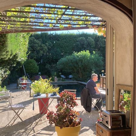 La Demeure Bed & Breakfast Eyguières Eksteriør bilde