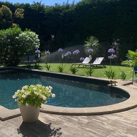 La Demeure Bed & Breakfast Eyguières Eksteriør bilde