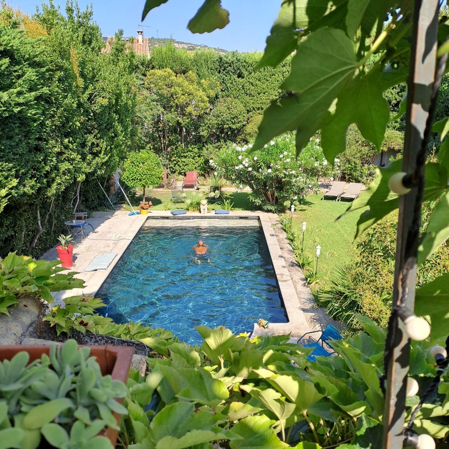 La Demeure Bed & Breakfast Eyguières Eksteriør bilde