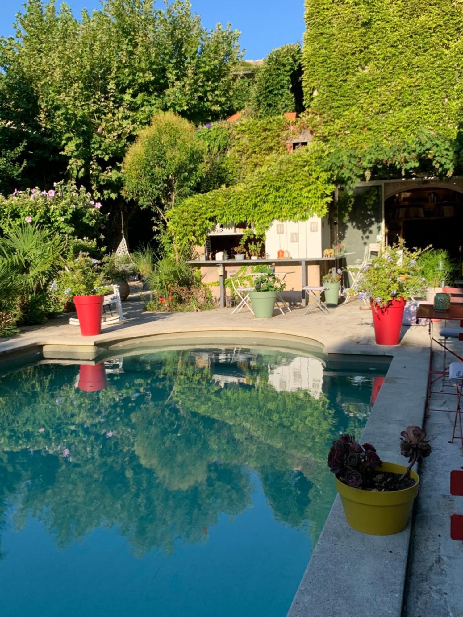 La Demeure Bed & Breakfast Eyguières Eksteriør bilde