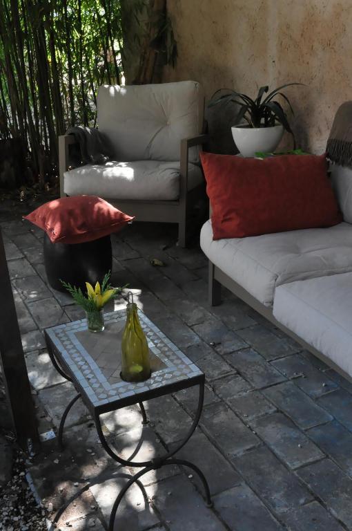 La Demeure Bed & Breakfast Eyguières Eksteriør bilde