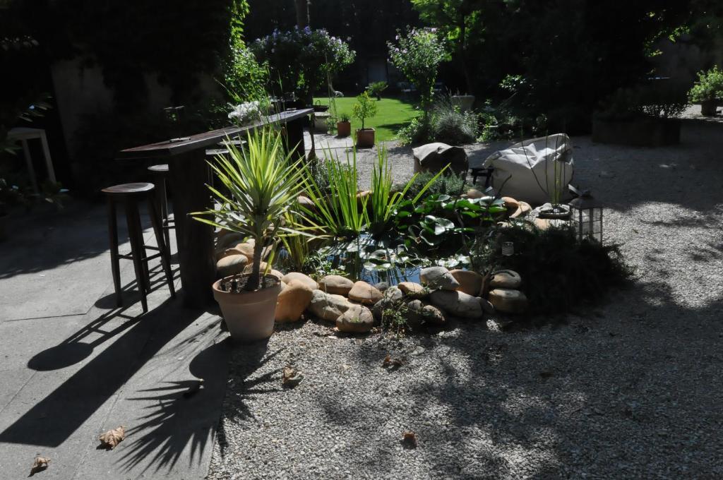 La Demeure Bed & Breakfast Eyguières Eksteriør bilde